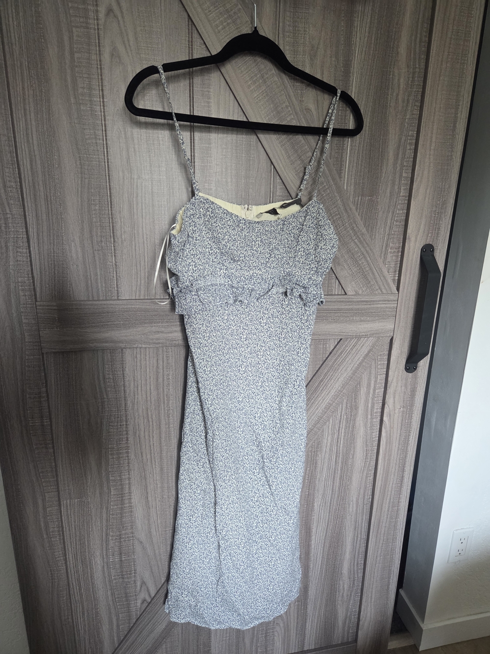 NWT Dress Forum Spaghetti Strap Blue Floral Midi Dress